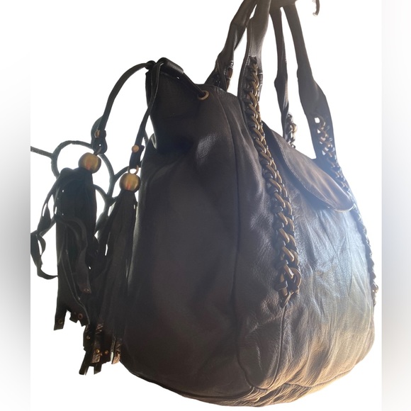 NAN black shoulder bag. Very roomy to hold a lot all hardware in good shape - Picture 2 of 16